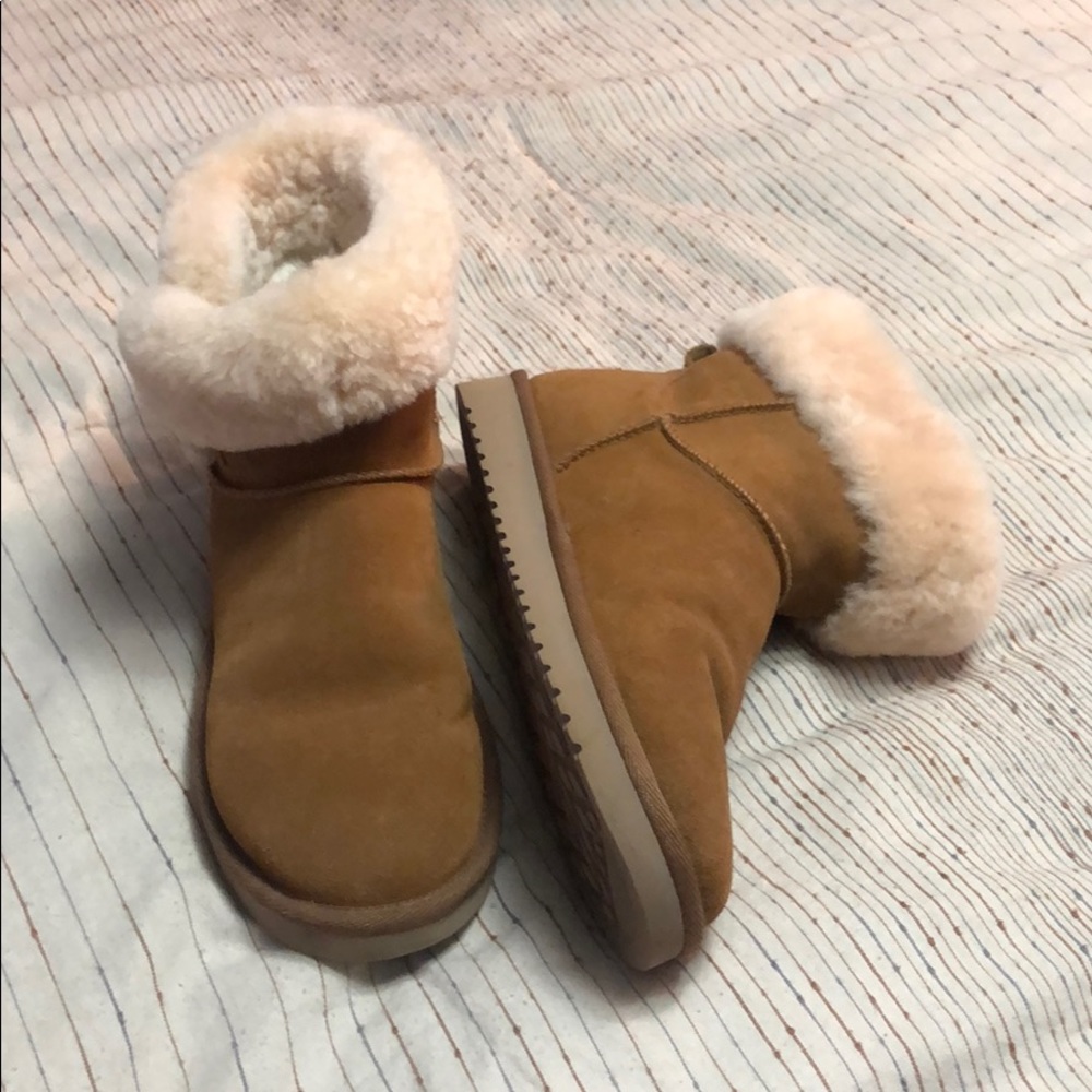 Uggs - image 1